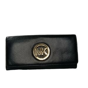 Michael Kors Fulton Flap Continental Wallet Black Pebble Leather Gold Logo Front
